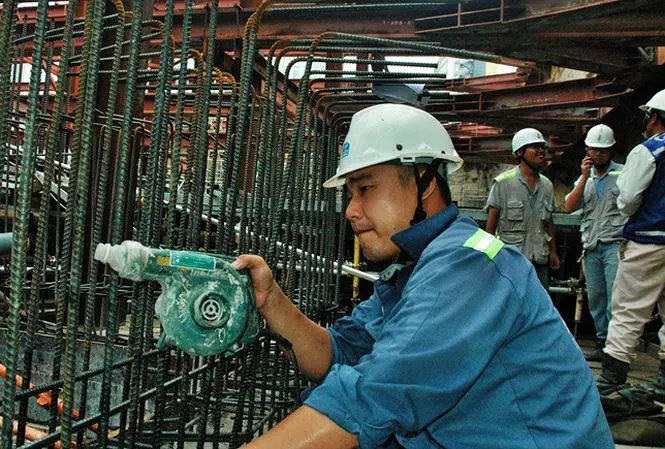 Tuyến metro số 1 tại TPHCM: Vì đâu tường vây bị ‘bào’ còn 1,5m?