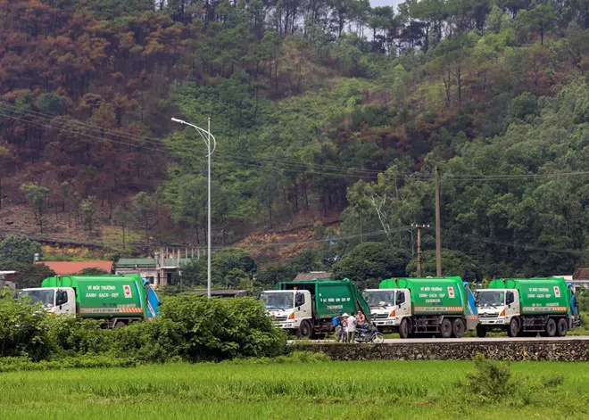 Chủ tịch Hà Nội lên tiếng việc đường Thủ đô ngập trong rác