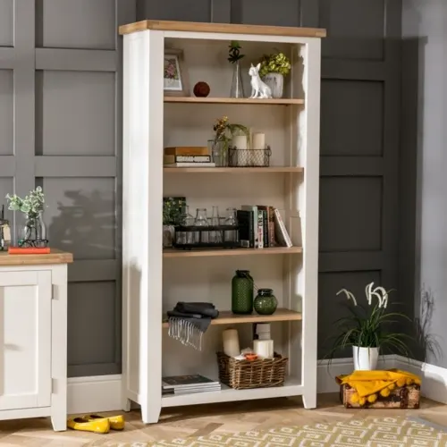 Tủ sách sơn trắng phù hợp với những ngôi nhà mang phong cách Scandinavian