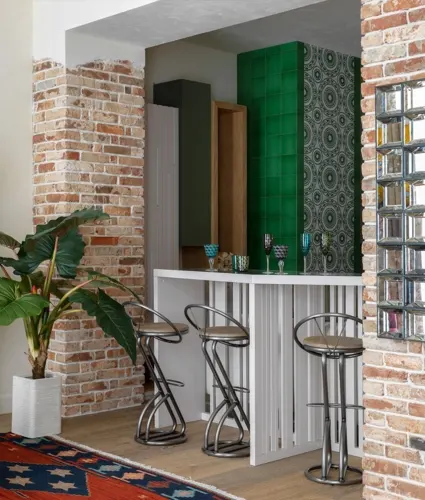 Nếu ngôi nhà bạn đủ lớn đừng ngần ngại sắp xếp thêm quầy bar