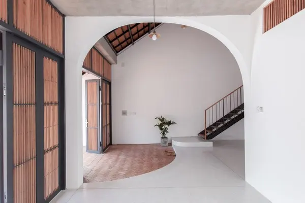 Tile-Roof-House-Ngoi-nha-mai-ngoi-hoai-co-giua-do-thi-hien-dai-03