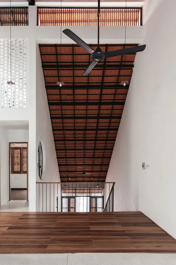 Tile-Roof-House-Ngoi-nha-mai-ngoi-hoai-co-giua-do-thi-hien-dai-10