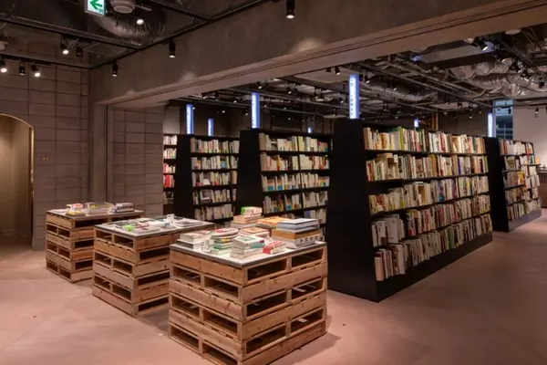 Bunkitsu bookstore – Loại hình nhà sách trả phí vào cửa ở Tokyo