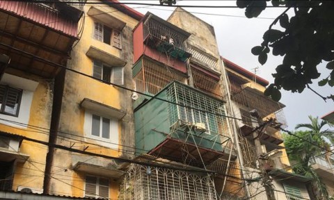 TP Hồ Chí Minh di dời khẩn cấp người dân ra khỏi chung cư cũ nguy hiểm