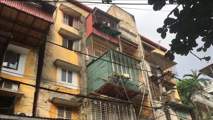 TP Hồ Chí Minh di dời khẩn cấp người dân ra khỏi chung cư cũ nguy hiểm