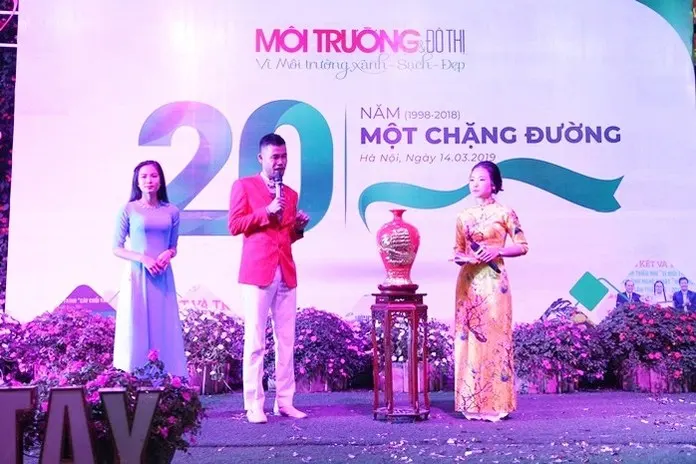 Tác phẩm "Mai bình tích lộc – Thuận buồm xuôi gió" được Ban tổ chức đưa ra đấu giá
