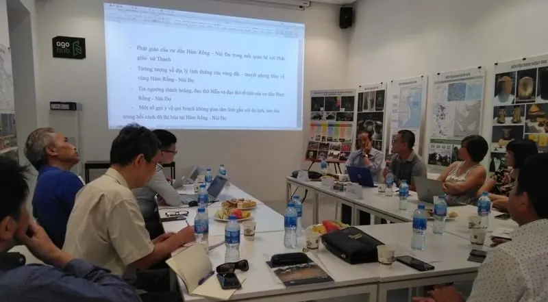 Tọa đàm có sự tham gia của nhiều chuyên gia đầu ngành. Ảnh: Lệ Quyên