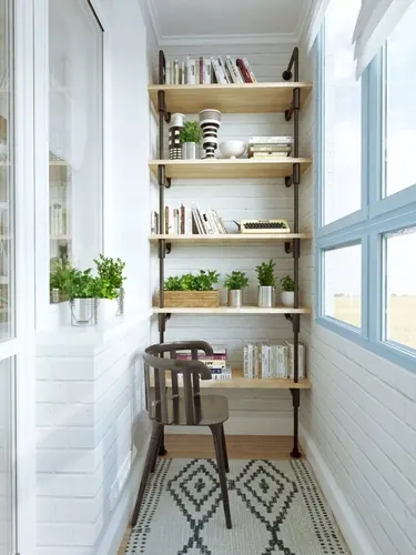 Phía đối diện là giá sách cùng ghế gỗ