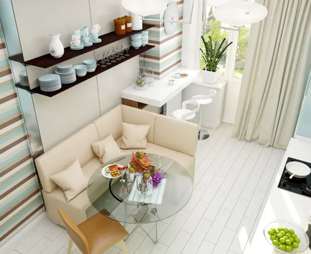  Với nhà có diện tích nhỏ, bếp ăn và bàn tiếp khách được tận dụng kê gần nhau, trên tường là giá để đồ, cốc chén