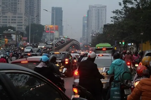 Hà Nội muốn hạn chế xe máy, sao không hạn chế cả ô tô cá nhân?
