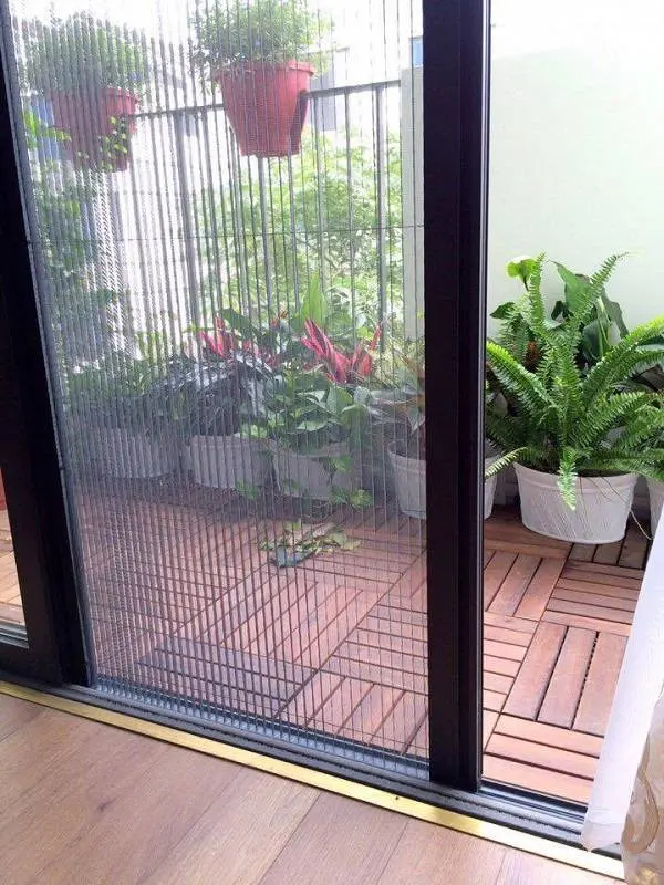 Tác dụng lớn nhất của cửa lưới là chống muỗi, côn trùng xâm nhập từ bên ngoài vào trong nhà 