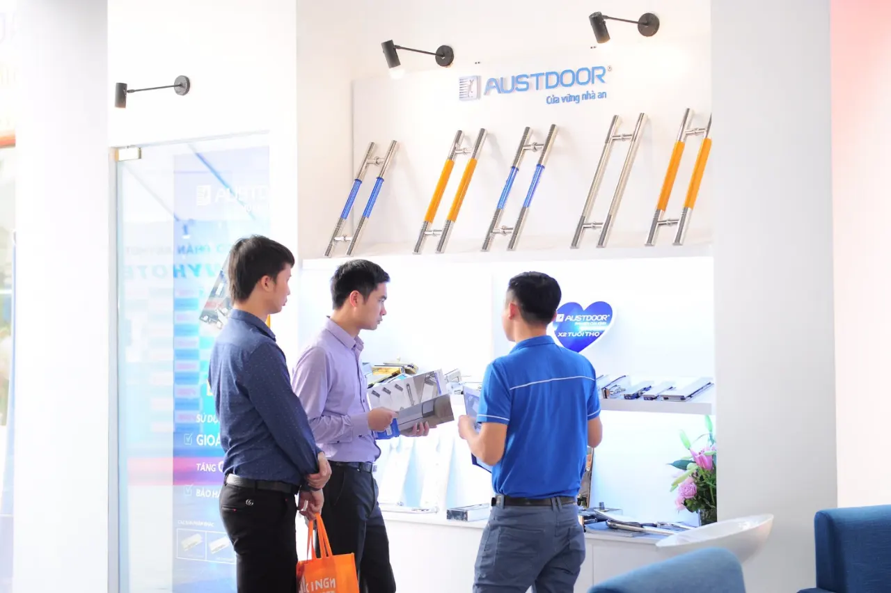 Phụ kiện kính Austdoor được đánh giá cao với tuổi thọ gấp đôi các phụ kiện thông thường