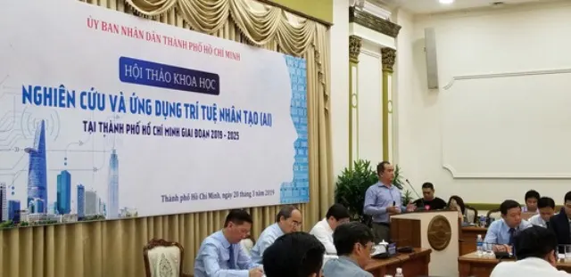 PGS-TS Thoại Nam - Khoa Khoa học và Kỹ thuật máy tính - Trường Đại học Bách Khoa TP HCM - chia sẻ về AI tại hội thảo