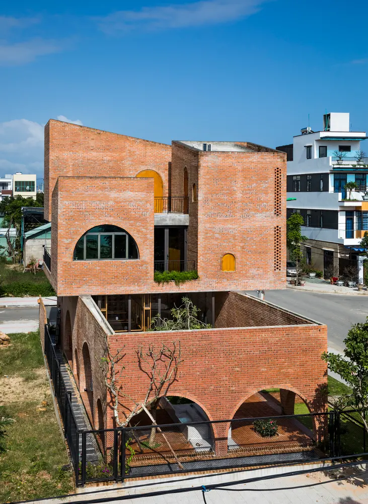 Cuckoo-house-thay-the-buc-tuong-bang-khong-gian-dem-9