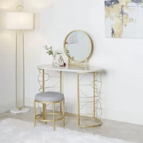 Sắt tạo hình mềm mại mang đến một bộ bàn ghế trang điểm tinh tế mà nhẹ nhàng