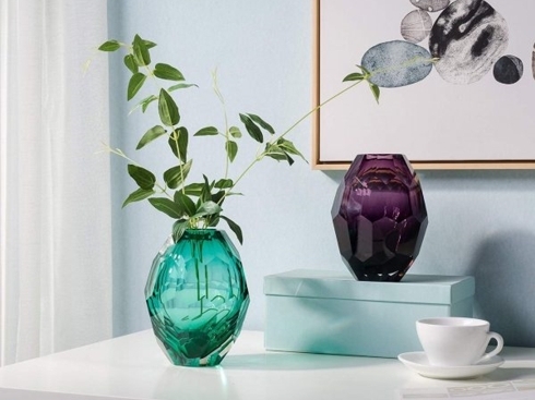 Làm mới nhà cửa bằng bình thủy tinh cắm hoa