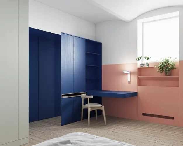 Bàn làm việc gắn vào tường và đặt gần cửa sổ để lấy ánh sáng