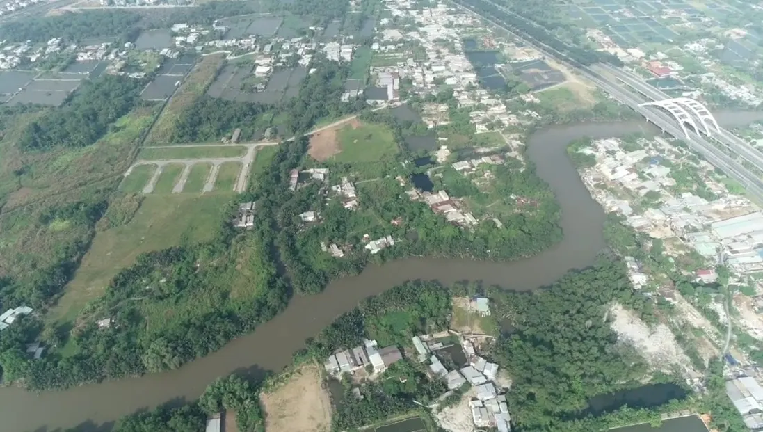 Rất nhiều chủ đầu tư dự án đang vướng mắc về thủ tục pháp lý đã tự ý "xé rào" thách thức cơ quan quản lý Nhà nước - Ảnh: Dự án Senturia Nam Sài gòn tại Bình Chánh