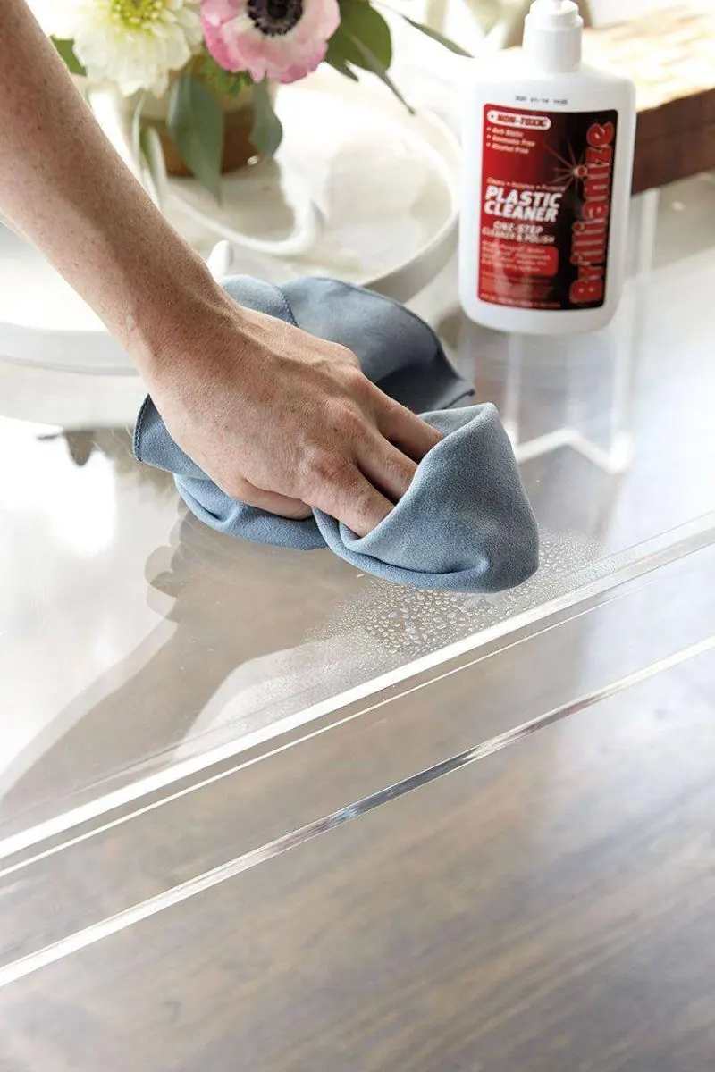 Những loại khăn mềm từ cotton là phù hợp nhất cho vật liệu acrylic