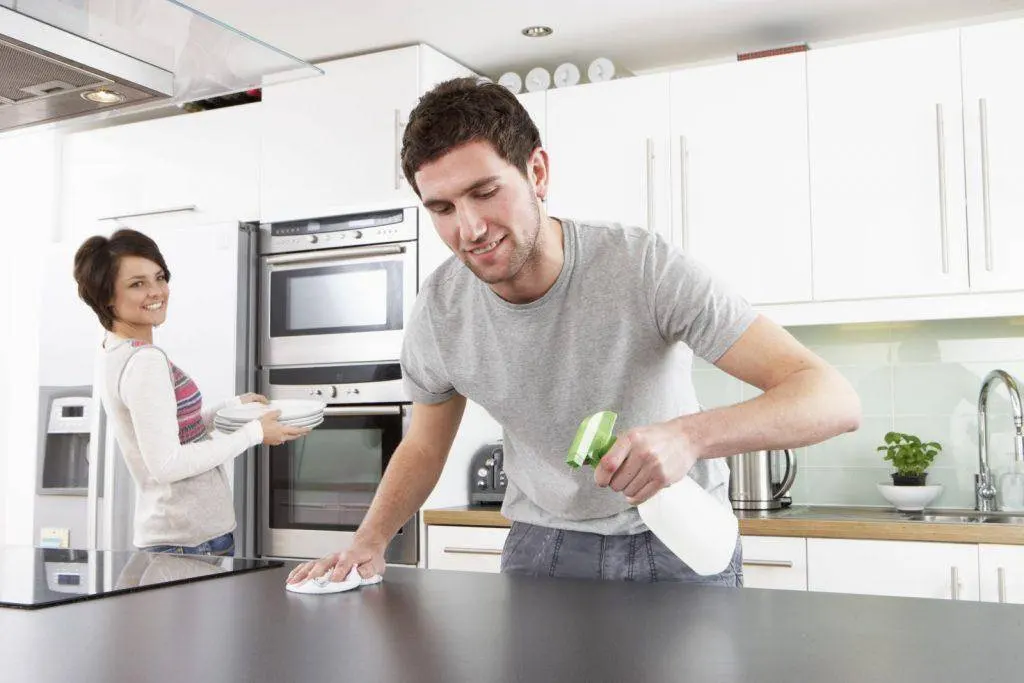 Hãy lau chùi bằng nước tẩy rửa để sản phẩm luôn được sạch đẹp