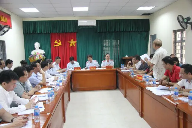 Tổng Thanh tra Chính phủ Lê Minh Khái trực tiếp lắng nghe ý kiến của người dân khiếu nại, tố cáo Dự án đường vành đai 1 Hà Nội (Ảnh: Nguyễn Trường)