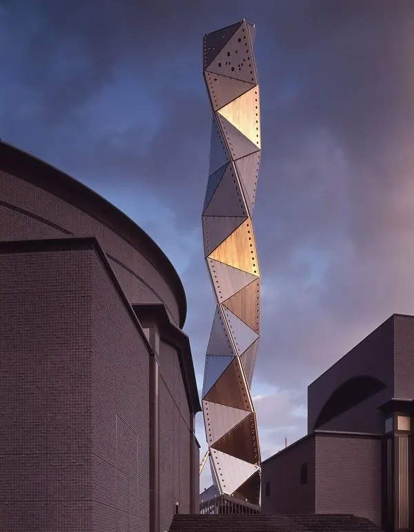 arata-isozaki-kien-truc-su-truong-cua-vien-kim-cuong-giua-nga-ba-song-sai-gon-10 (Copy)