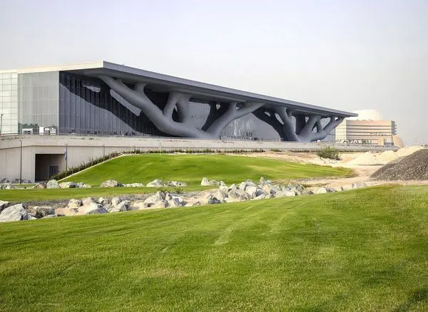 arata-isozaki-kien-truc-su-truong-cua-vien-kim-cuong-giua-nga-ba-song-sai-gon-6 (Copy)