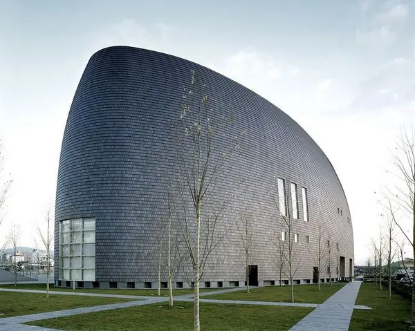 arata-isozaki-kien-truc-su-truong-cua-vien-kim-cuong-giua-nga-ba-song-sai-gon-8 (Copy)