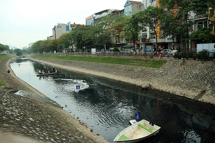 Nghịch lý xử lý nước thải Hà Nội: bao nhiêu năm rồi còn mãi loay hoay…