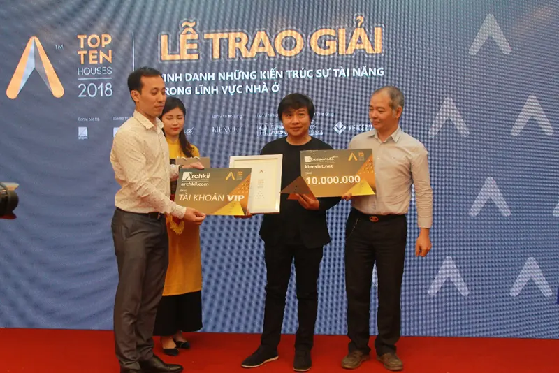 KTS Nguyễn Hoàng Mạnh - Văn phòng MIA Design Studio là một trong 10 tác giả, nhóm tác giả đạt giải thưởng Top 10 Houses 2018