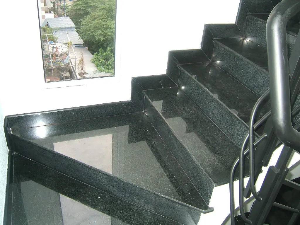 Mẫu cầu thang đá marble