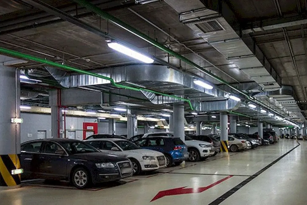 Hà Nội đang thiếu những bãi gửi xe cho người dân. Ảnh: Linh Đan