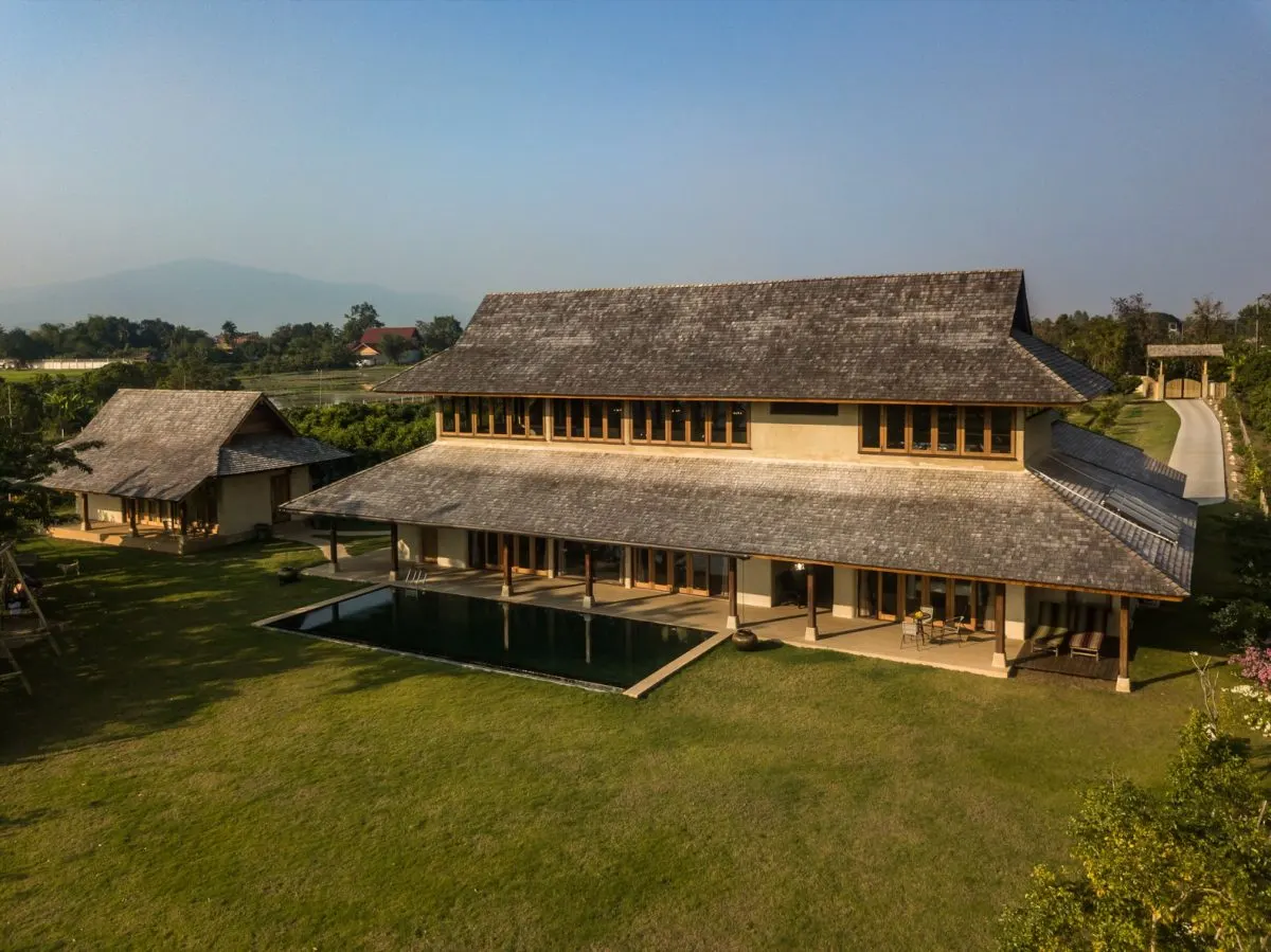 Ngôi nhà của gỗ và đất