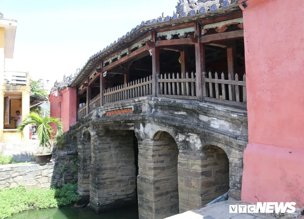Biểu tượng 4 thế kỷ của phố cổ Hội An gồng gánh nỗi lo ‘2 trong 1’