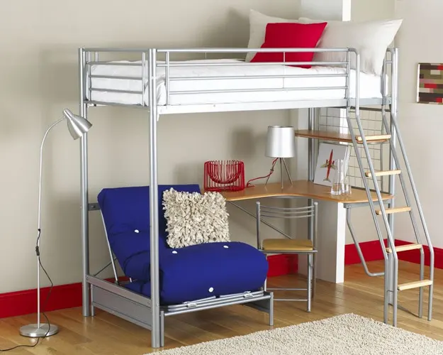 Góc nhỏ đa năng tích hợp giường ngủ, bàn làm việc và ghế ngồi thư giãn. Ảnh: Houzz.