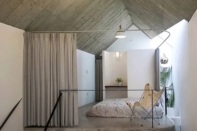 Phòng ngủ với giường thấp
