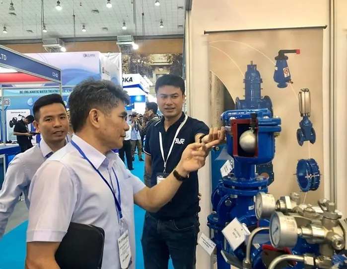 Triển lãm thu hút nhiều khách tham quan