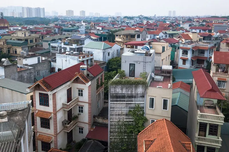 Nhà Hà Nội ‘giấu’ giàn cây xanh mát sau lớp mành sắt