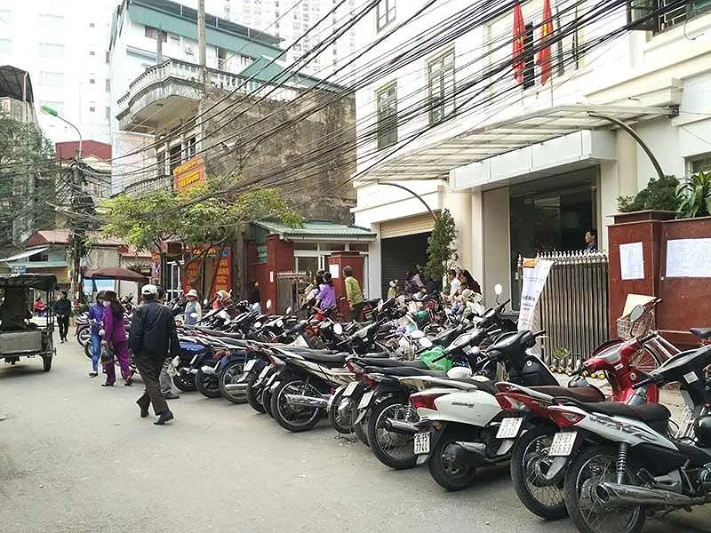 Hà Nội vận động dân làm bãi gửi xe
