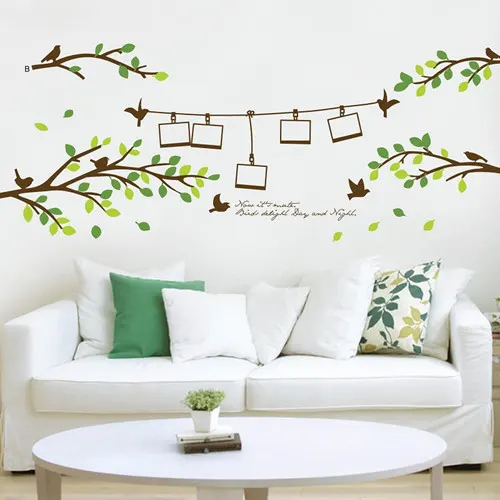Một bức tranh đơn giản trên tường là ý tưởng không tồi trong phòng khách.