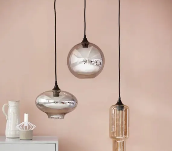 Thay chụp đèn cũ bằng những mẫu mã mới vừa tăng tính hiện đại vừa tiết kiệm.