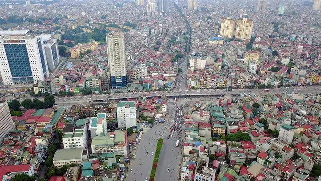 Cao ốc chen chúc, đường xá chật hẹp gây tắc nghẽn: Dân bức xúc, Hà Nội nói gì?