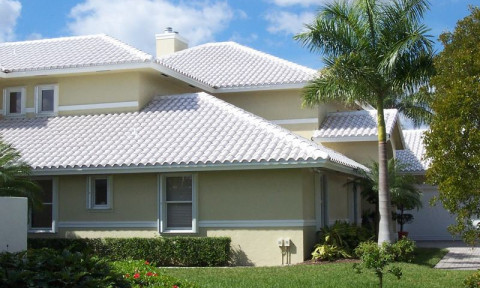 Sử dụng vật liệu lợp mái phù hợp với điều kiện khí hậu nóng