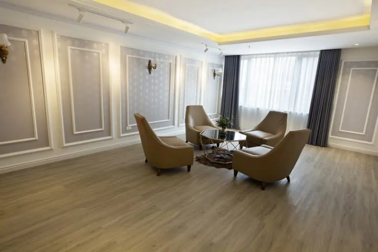 Sàn nhựa giả gỗ cho không gian thêm phần sang trọng