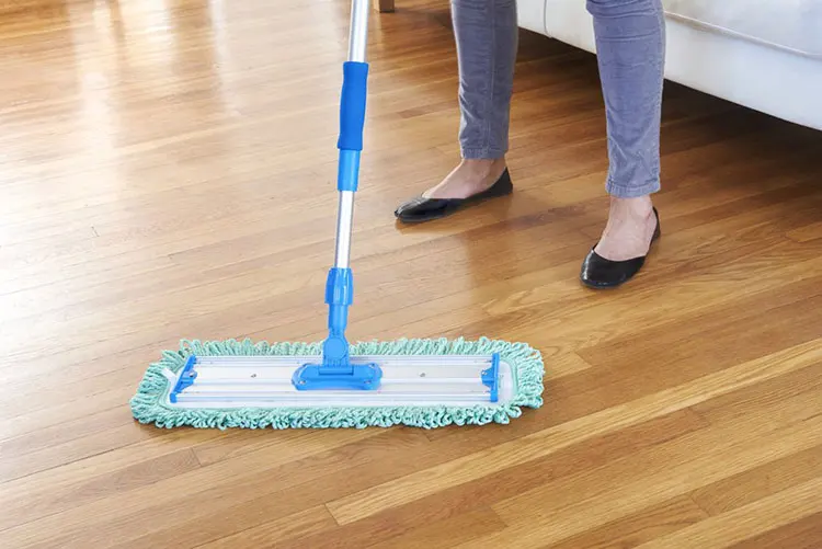 Dễ dàng vệ sinh và chống xước là ưu điểm của tấm nhựa