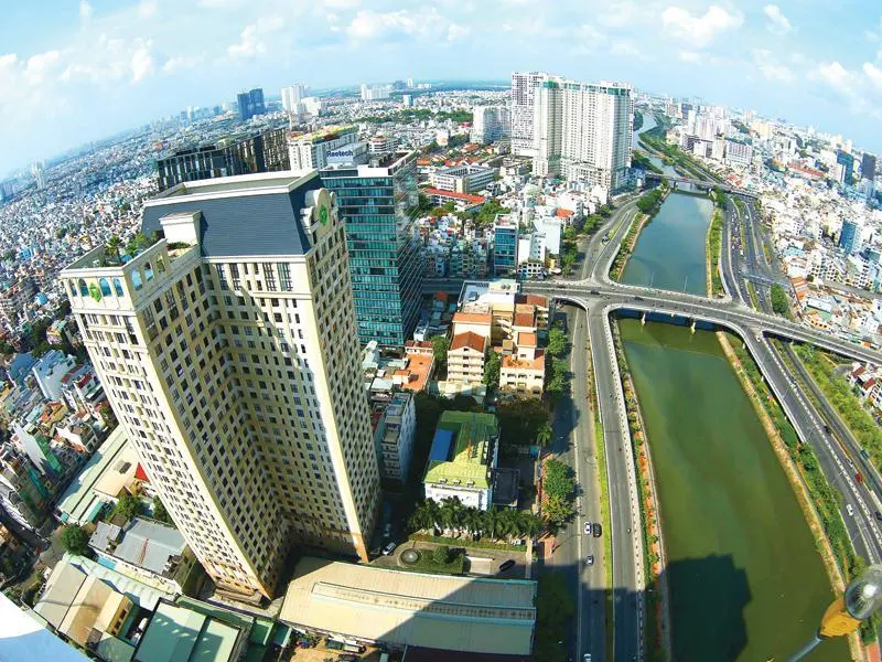 Bất động sản TPHCM: Vốn nội, ngoại đua đổ bộ
