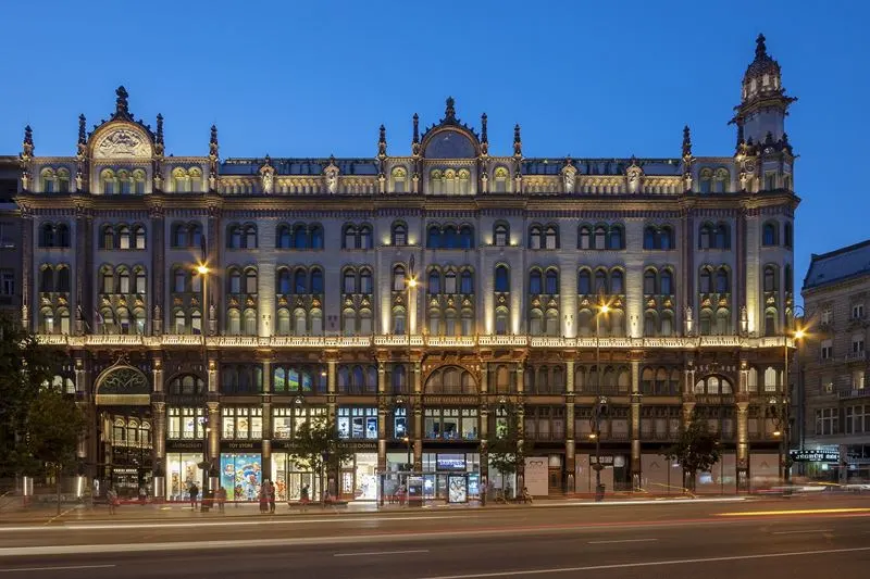 Paris Court: Huy hoàng ngày cũ
