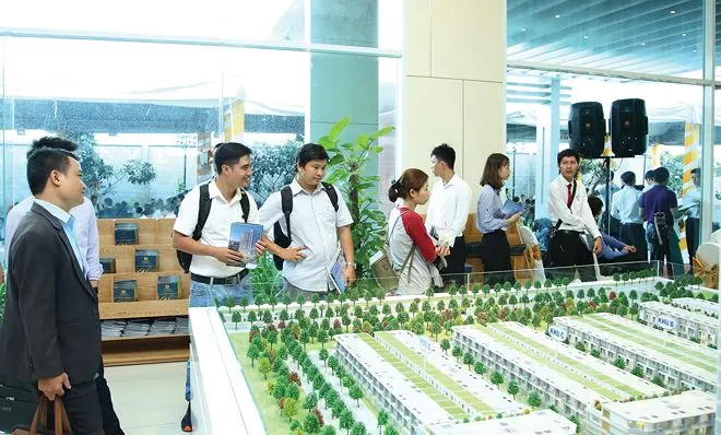 Sức cầu lớn là điểm tựa vững chắc cho thị trường bất động sản TP.HCM sớm trở lại một khi điểm nghẽn thủ tục được tháo gỡ. Ảnh: Lê Toàn