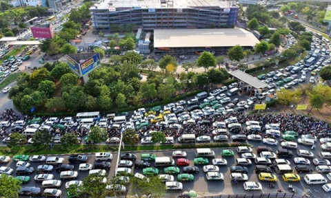‘Giải cứu’ kẹt xe cửa ngõ Tân Sơn Nhất: có 5.600 tỷ việc này mới xong?