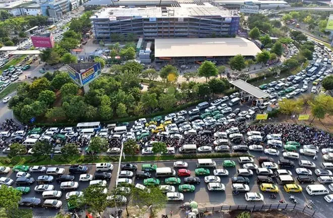 ‘Giải cứu’ kẹt xe cửa ngõ Tân Sơn Nhất: có 5.600 tỷ việc này mới xong?